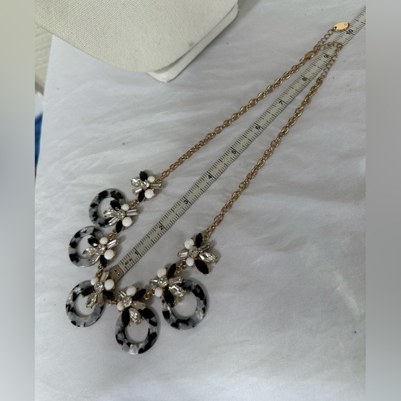 Sparkly goldtone and black accents statement necklace - Picture 3 of 4